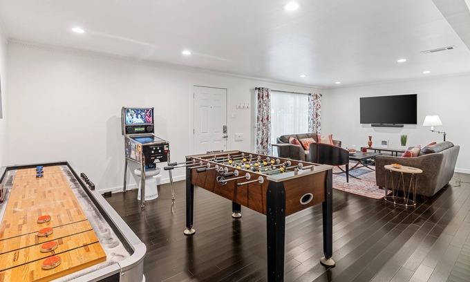 Park Cities House | Shuffleboard & Foosball / 3 King / Northpark Area