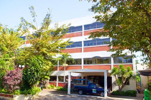 Tha Thaewawong Hotel | Sichang Shine Khao Resort