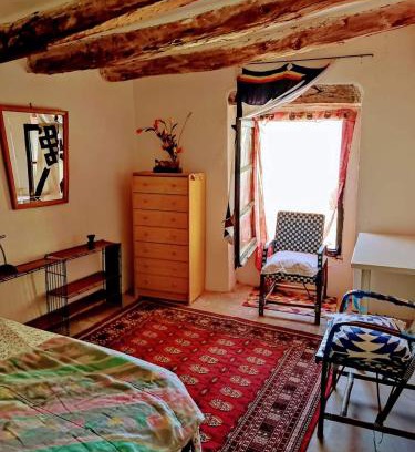 Villalba dels Arcs House | Sidharta Room