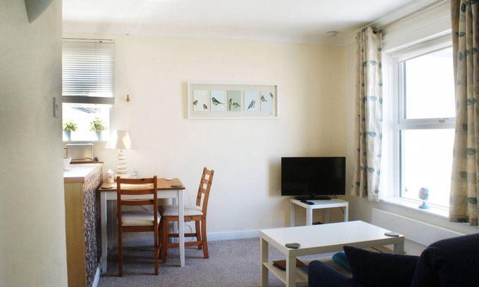 Sidmouth Apartment | Sidmouth apartment perfect for beach and town