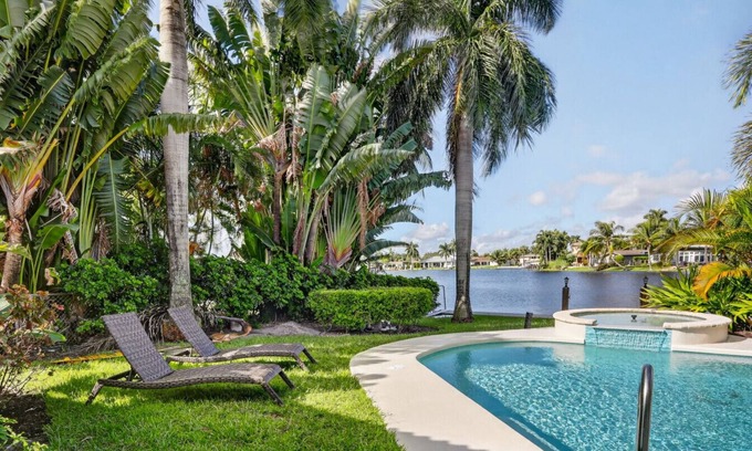 Cypress Lakes House | Siena villa waterfront