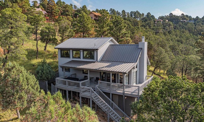 Alto House | Sierra Escape | Amazing Views, Close to Gulf!