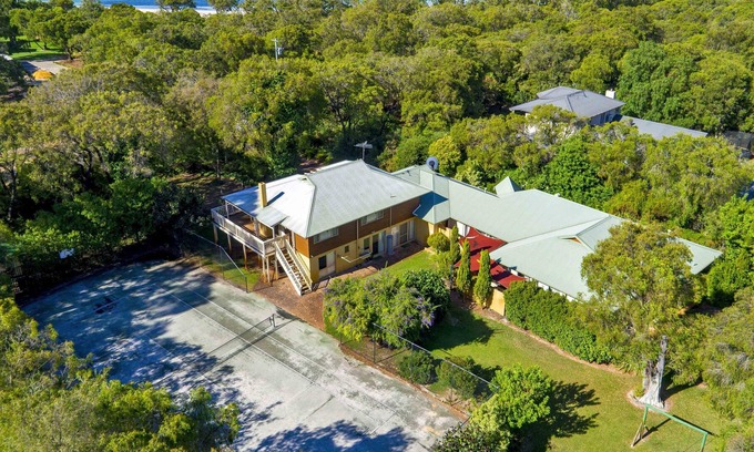 Siesta Park House | Siesta Park Villa, waterfront on The Golden Mile