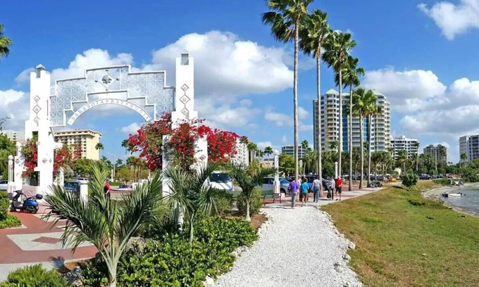 Whitfield Apartment | Siesta Studio is central to our white sand beaches, downtown, art & cultural.