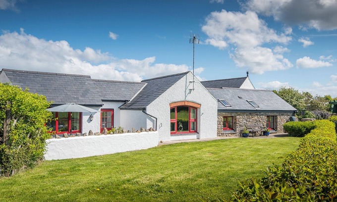 Angle House | Silk Purse, Holiday Home Angle, Sleeps 4, 2 bedrooms, bathrooms