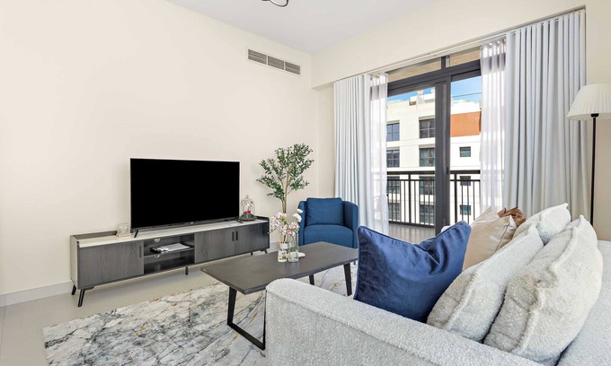 Al Raha Beach Apartment | Silkhaus Bright 1BDR Stay in The View Tower