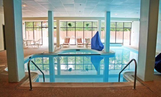 Snowshoe Condo | Silver Creek 5115: Cozy 1 BR Condo, Indoor Pool Jacuzzi, Slope Side