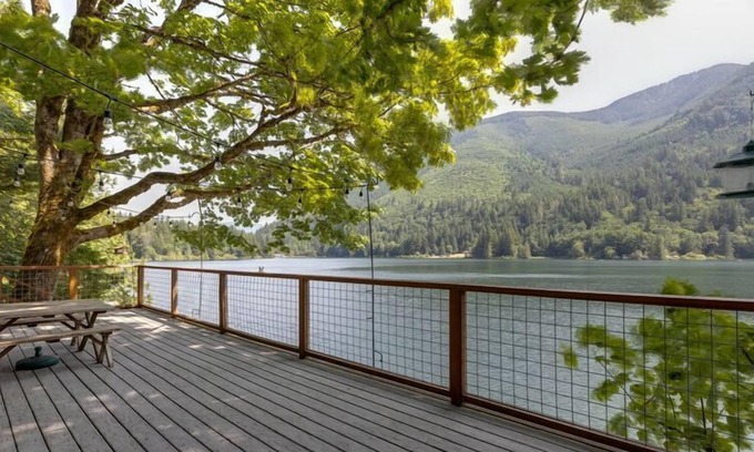 Maple Falls Cabin | 🏊♀️❤Silver Lake Cabin #24 - Lakefront - Private Dock - BBQ - Sleeps 4😎