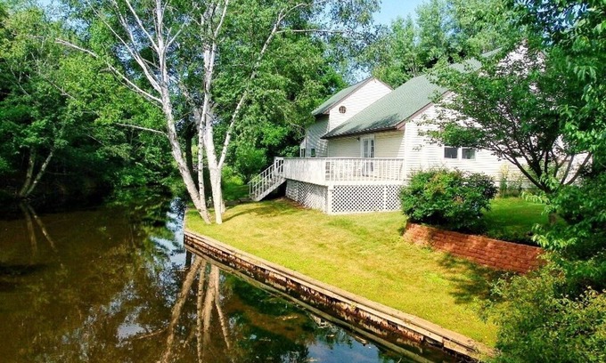 Silver Lake House | Silver Lake. Perfect Location! Very Nice. Comfy & Clean.