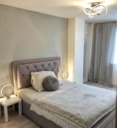 Banska Bystrica Apartment | Simcity 3 I Skyline Elegance I 3BR, private parking, sunny terrace with panoramic city view 5min walk to city square