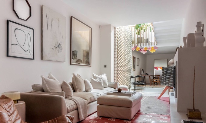 Pembridge Apartment | Simon Close by onefinestay
