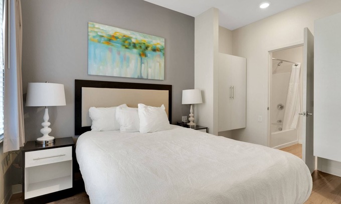 Far North Central Apartment | Simplicity At the Rim 1119 I Spacious 1 Bed 1 Bth