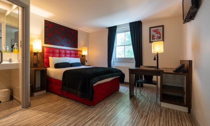 West Kensington Hotel | Simply Rooms & Suites