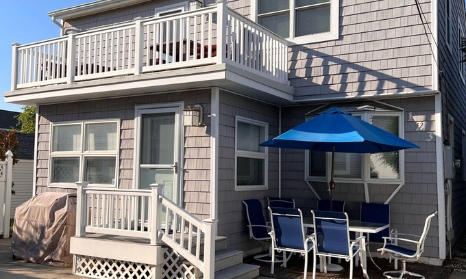 Avalon House | Single-family home in Avalon—walk to beach and town