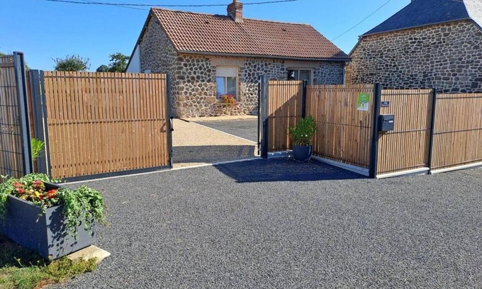 Saint-Mars-d'Egrenne Cottage | Single-storey house with garden for 7 in Normandy