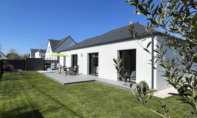 Penvins House | Single-story house 800m from beach, sleeps 6, pets allowed, parking, wifi