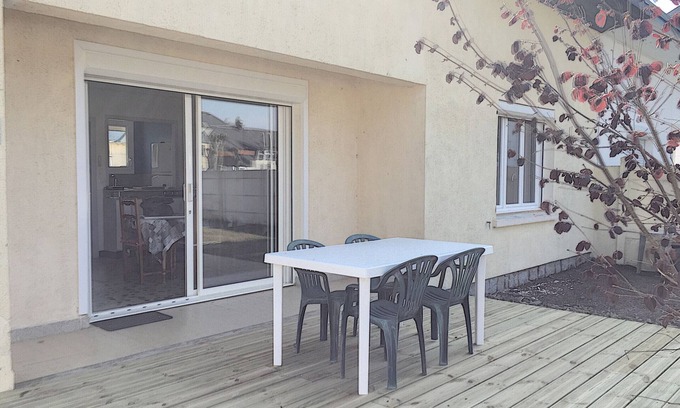 Jullouville-les-Pins House | Single-Story House: Central Location, 150m from Beach, Terrace, Parking