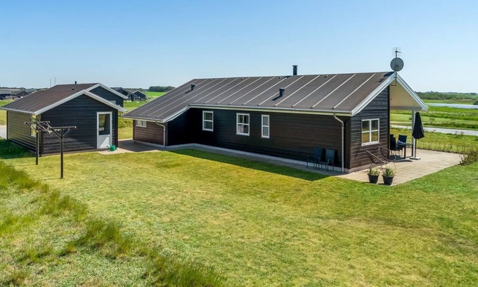 Grønhøj House | "Sinica" - 1.4km from the sea by Interhome