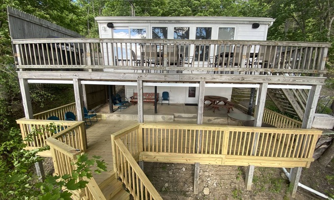 Valois Cottage | Sip, Splash, and Relax at Falls View Cottage! Family, Wine tours, Girls Trip!