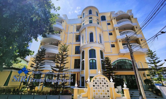 Wat Bowon Niwet Hotel | Siri Grand Bangkok Hotel