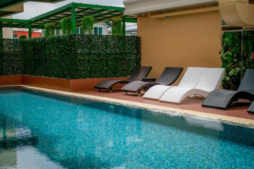 Wat Bowon Niwet Hotel | Siri Ratchadamnoen Bangkok Hotel