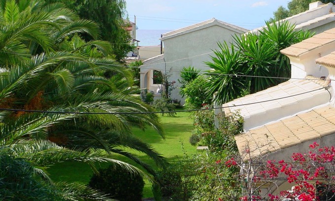 Almiros Beach House | SIRIOS VILLAS Αυτόνομες παραθαλάσσιες βίλες