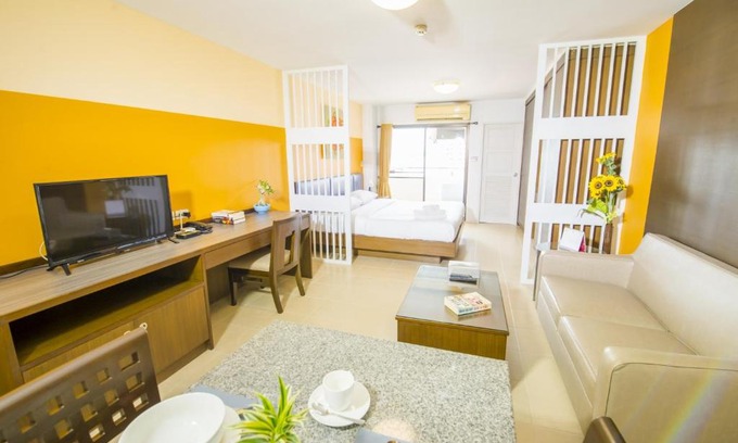 Ratchadaphisek Apartment | Sitara Place Serviced Apartment & Hotel