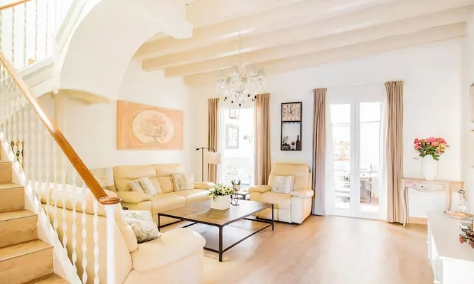 Sitges Town Center Cottage | Sitges Spaces Beach House- 4 Bedroom/3 bathroom/Jacuzzi- Sleeps up to 9