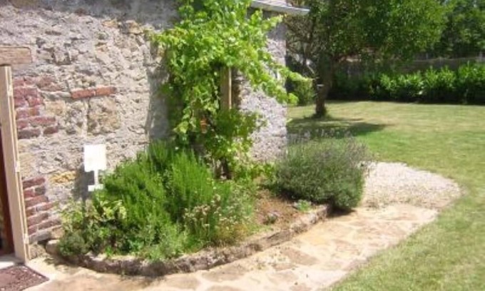 Saisy House | Sivry: Character house in secluded garden-Pool 4.5/9