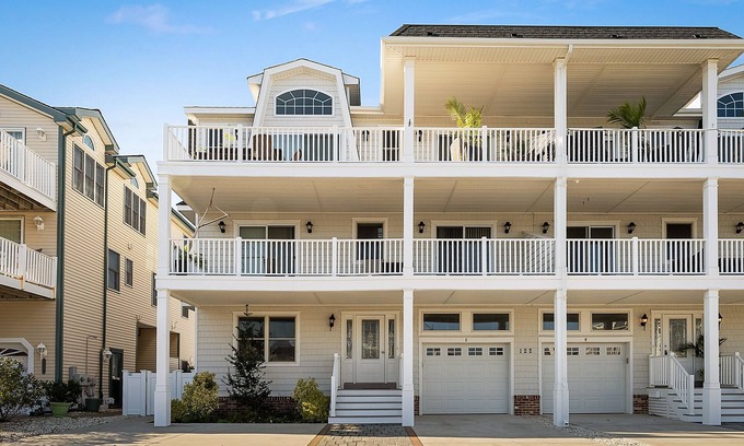 Townsend's Inlet House | Six bedroom, 5.5 bath townhome that sleeps 14
