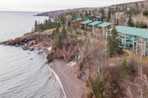 Tofte House | Ski, Hike, Bike, Relax Tofte Townhome with Deck!