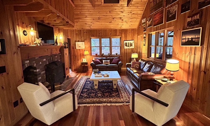 Alton House | SKI House - Lake Winni Home 20 minutes to Gunstock