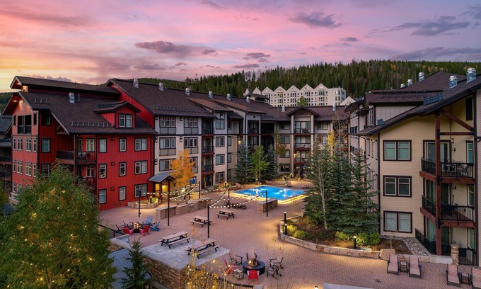 Winter Park House | Ski In Out Luxury Condo 4657 I Huge Hot Tub I Views I Best Price I FREE Adventures Daily