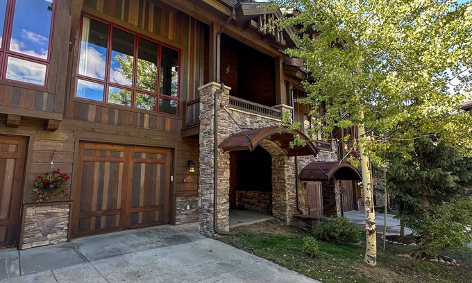 Winter Park House | Ski In Out Luxury Villa 464 I Private Hot Tub I Great Views I Best Price I Discounted Attractions