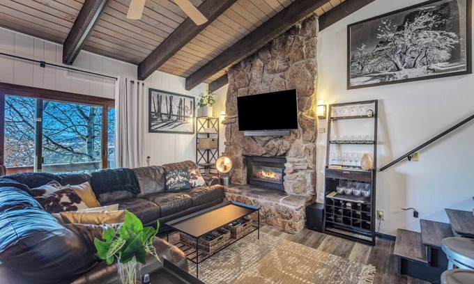 Steamboat Springs Condo | Ski-In/Out Remodeled Mountain View Penthouse 1025