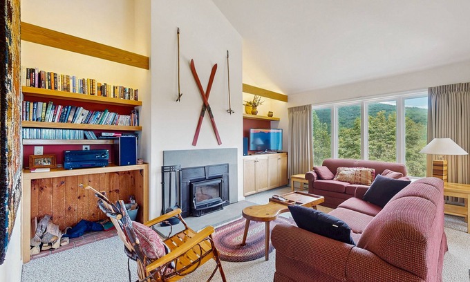 Warren Condo | Ski-in/ski-out condo w/balcony, mountain and valley views, pool, fireplace