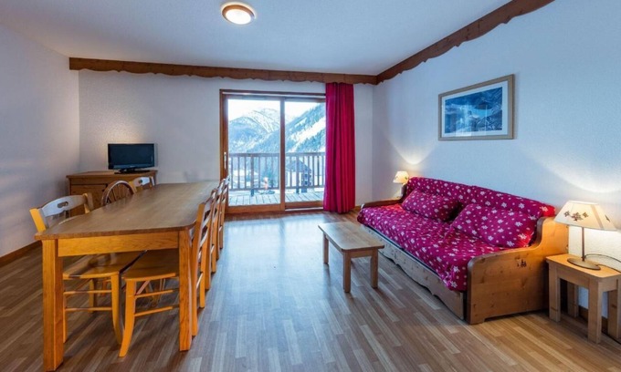 Arvieux Apartment | Ski-in/ski-out & foot of the slopes, terrace, balcony, parking, tv, ski locker, 35m²