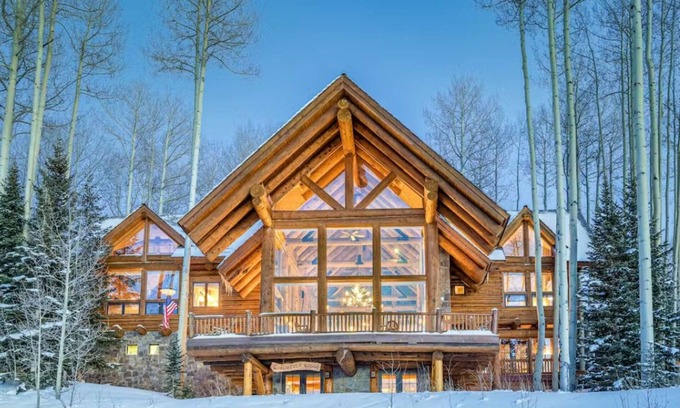 Mountain Village House | SKI-IN/SKI-OUT WITH GORGEOUS MOUNTAIN VIEWS!