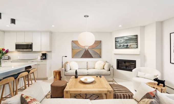 Snowmass Village Condo | Ski-In/Ski-Out Retreat – Private Entry, Mountain Views, Hot Tub, Cozy Fireplace & Sleeping Den!