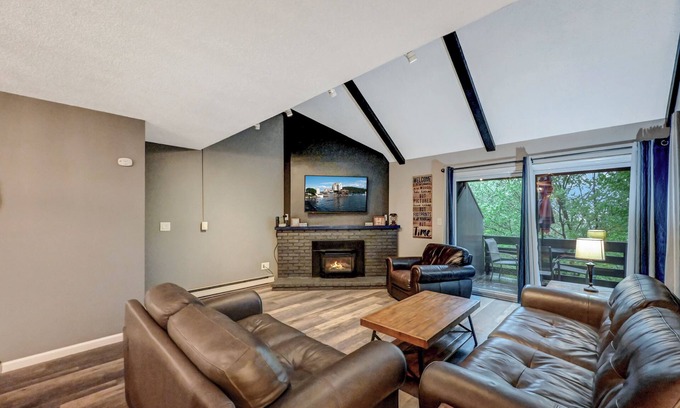 Village at Camelback House | Ski On/Off Camelback,Snowtubing,Pool,Waterparks,Paintball,Casino,Tennis,Zip-Line