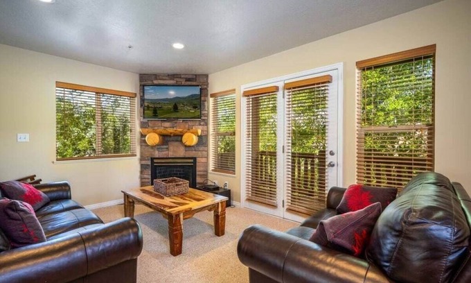 Wolf Creek Condo | Ski Paradise MH 303| Powder Mtn |Hot Tub |Sauna