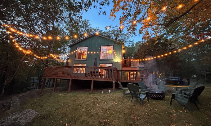 Lake Harmony House | Ski Slope Views Sauna Jacuzzi Firepit Fireplace