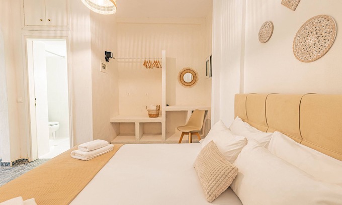 Nea Skioni Apartment | Skioni Apartments: Beachfront Apartment