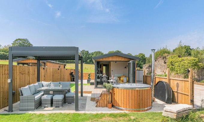 Skelmersdale Apartment | Sky Lark Lodge - UK49904