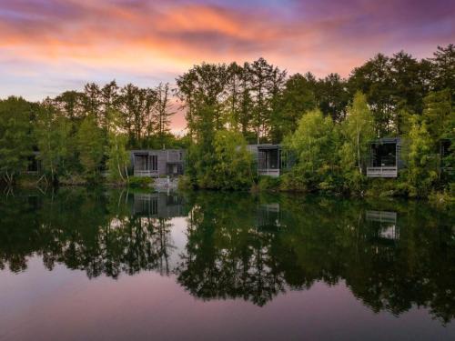 Maubray House | Sky Pad Lakeside Retreat