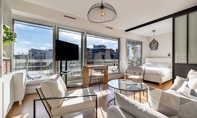 Necker Apartment | Sky Reach Serendipity, by Veeve