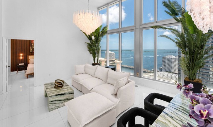 Downtown Miami Apartment | Skyline & Bayview Luxury Suite – Miami