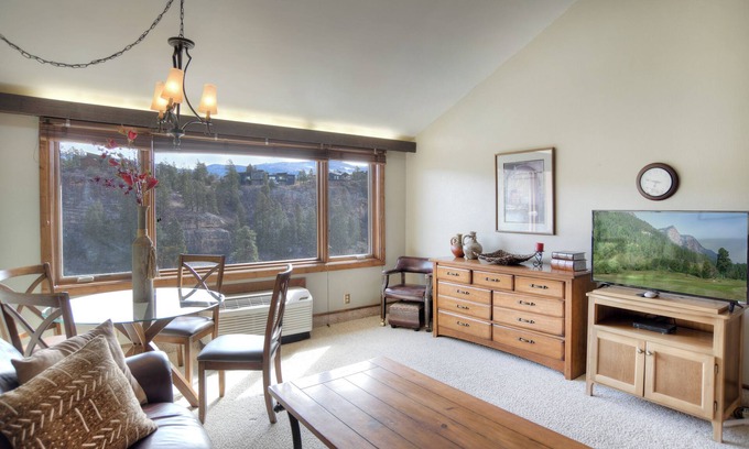 Purgatory Cabin | Skyline Loft (#511) |10 min to Ski - Golf - Mtn Views - AC/Pool/Hot Tub