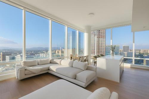 Downtown Los Angeles Apartment | Skyline Serenity Penthouse