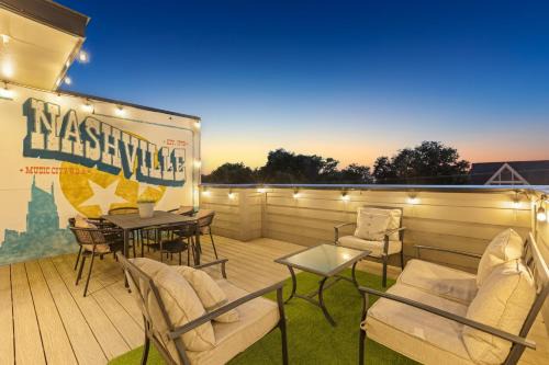 McFerrin Park House | Skyline Soundhouse by AvantStay Rooftop Deck Game Room near East Nashville Broadway